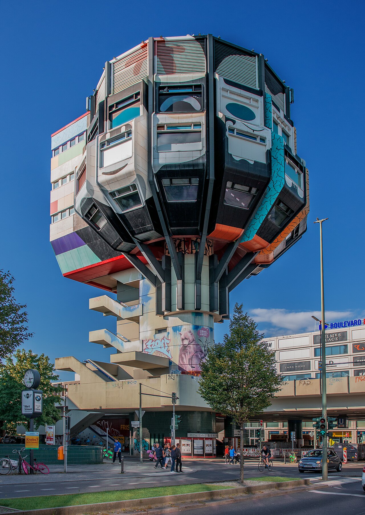 Bierpinsel in Berlin-Steglitz, 1972-1976 nach Entwürfen der Architekten Ralf Schüler und Ursulina Schüler-Witte erbaut