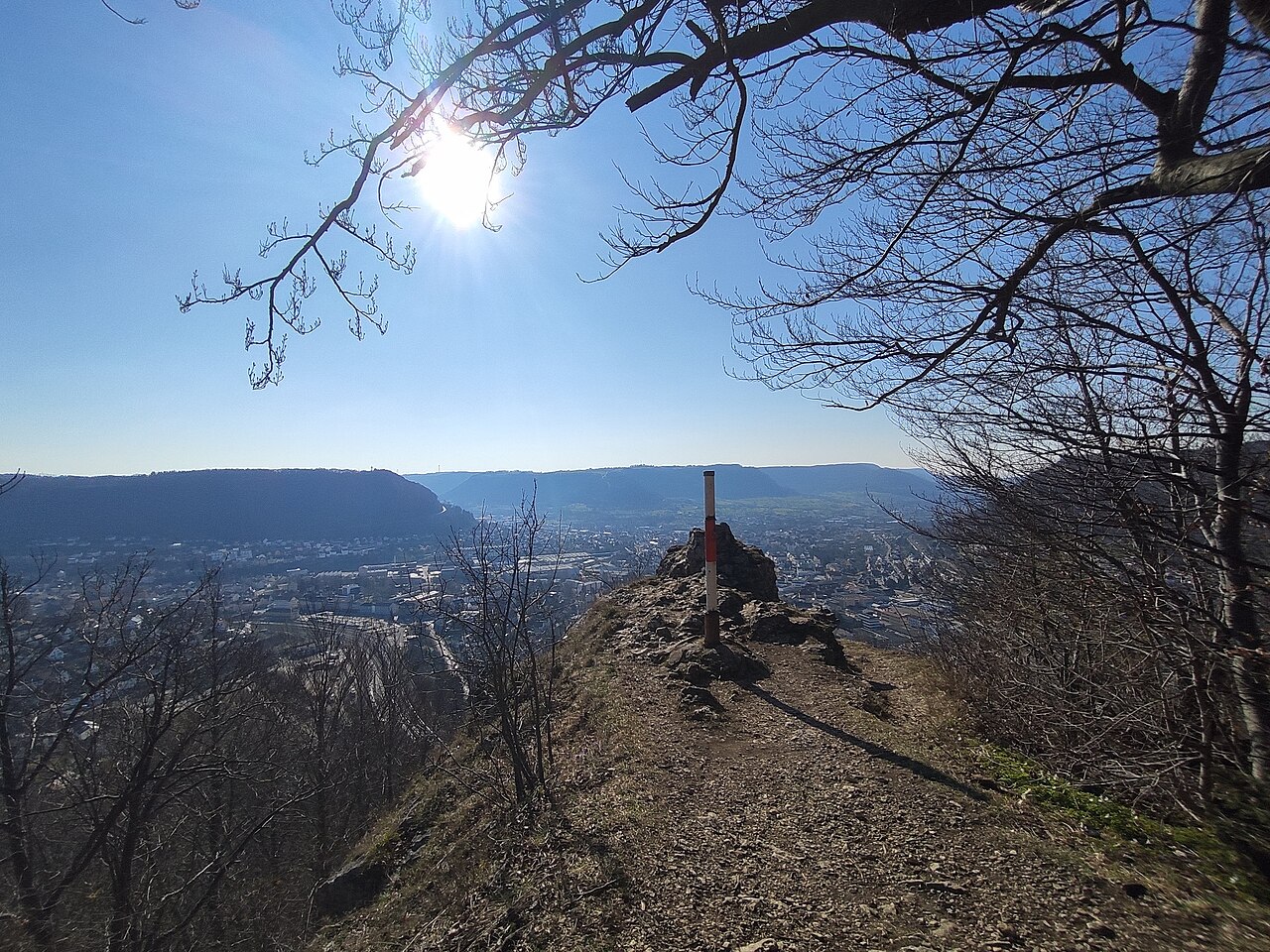 Bismarckfels östlich oberhalb von Geislingen am Albtrauf