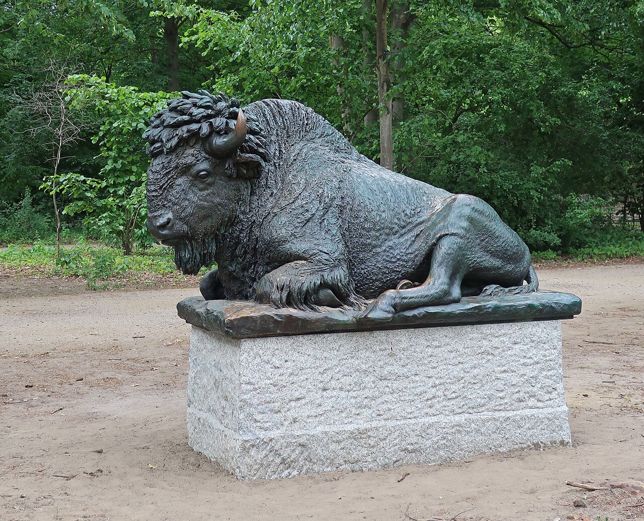 Animal figure "Reclining Bison I" by Rudolf Siemering, bronze, second cast in 1898