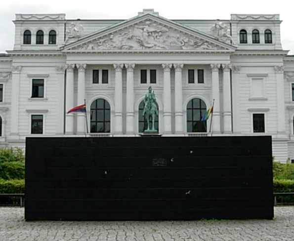 Sol Lewitt , Black Form Dedicated to the Missing Jews , Altona Rathaus, Hamburg/ Germany