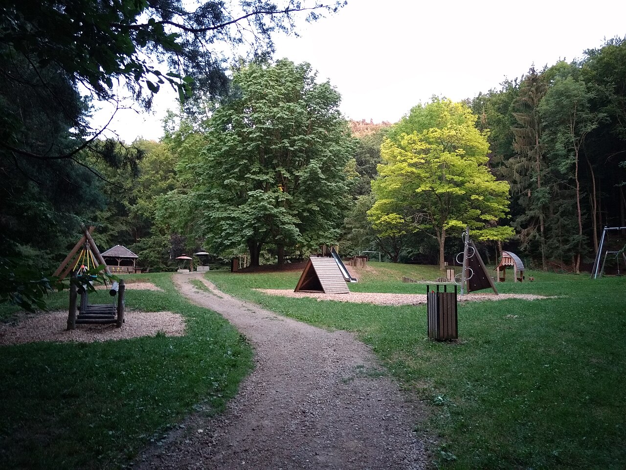 Der Spiel und Grillplatz "blaues Loch" in Kernen im Remstal