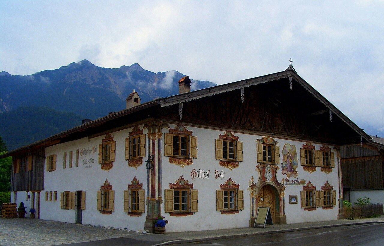 Gasthof Post in Krün/Oberbayern, ältestes Gebäude im Ort