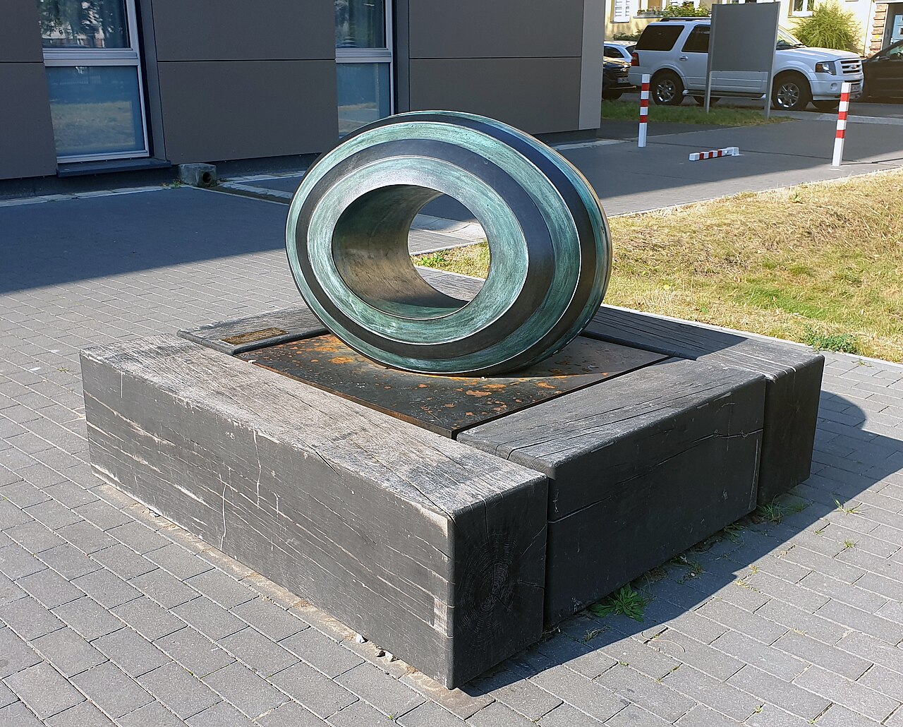 Sculpture, " Blue Note " by Michael Maria Kammertöns , 2022, Mörikestraße 13, Berlin-Baumschulenweg , Germany