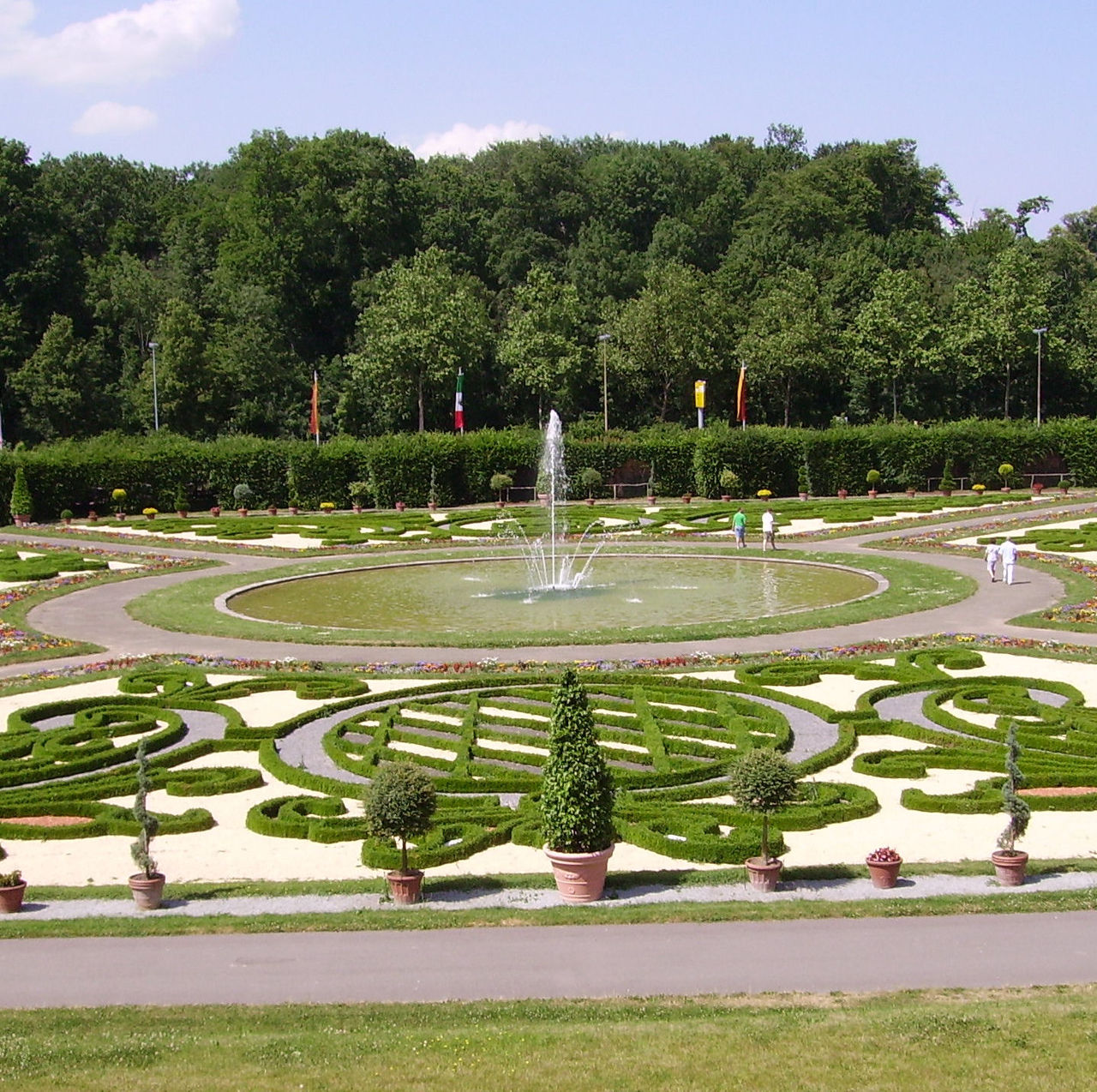 Baroque Garden at Schloss Ludwigsburg with parterres — at Springbrunnen Schloss, in Ludwigsburg, Germany