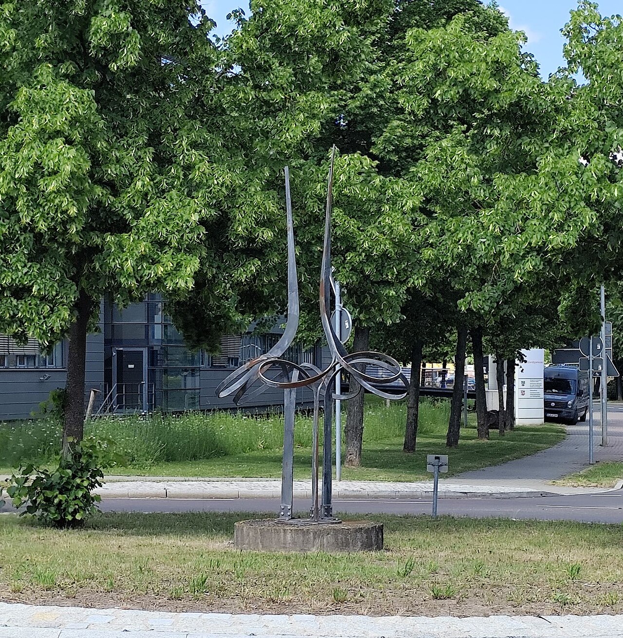 Blütenform (Peter Pechmann) am Salzlandcenter in Staßfurt