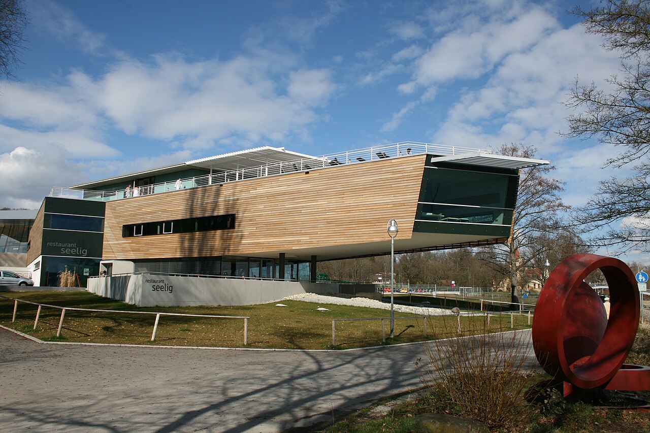 Die Konstanzer Therme am Bodenseeufer