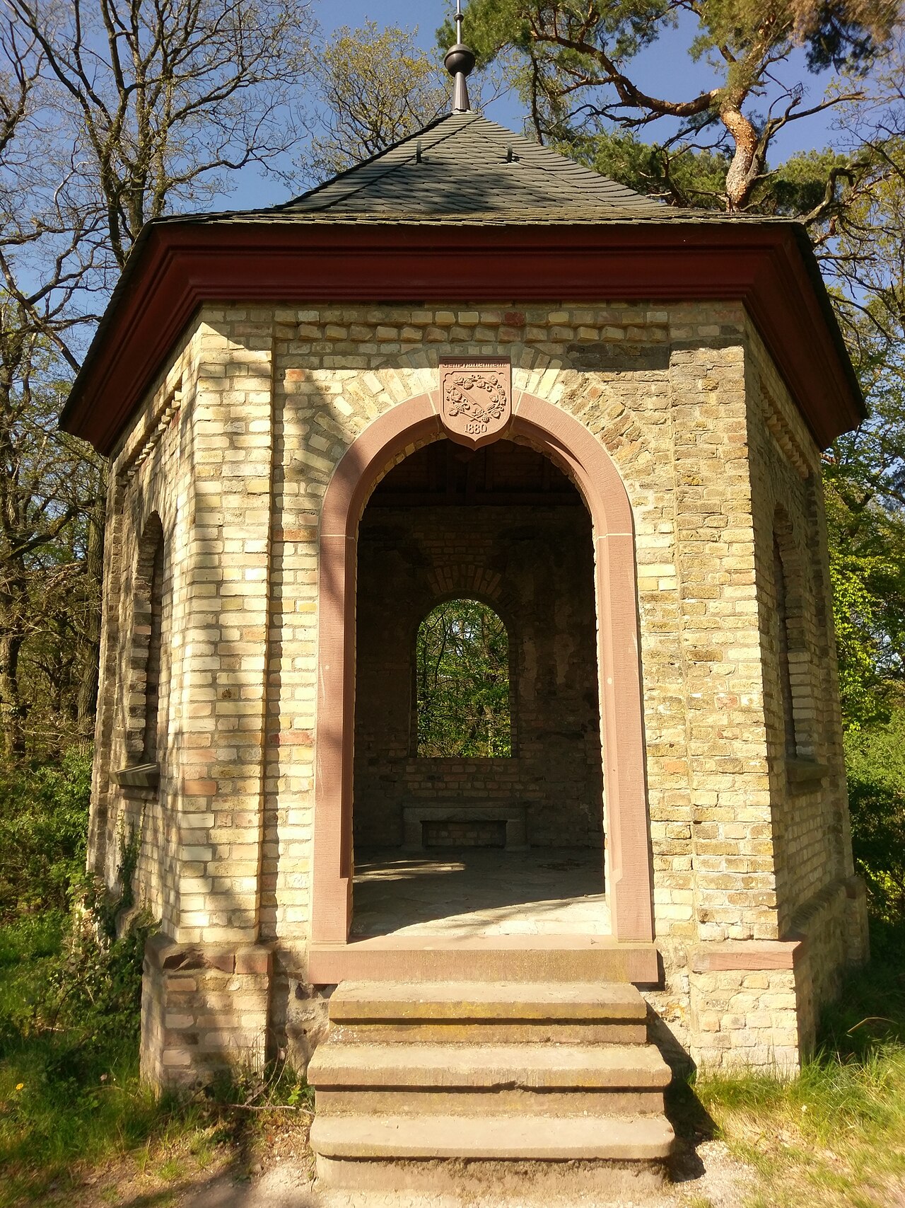 Boss-Tempel, Schutz- und Aussichtsturm