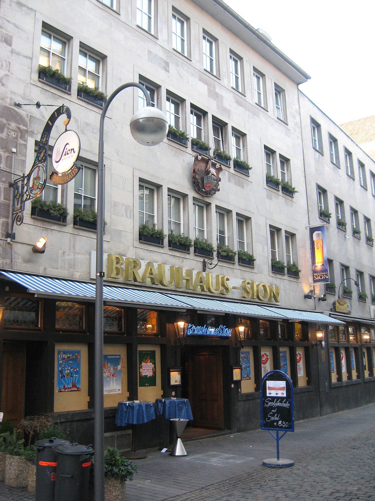 Brauhaus Sion, Frontansicht, Köln, (Alter Markt) Datum: 02