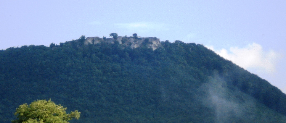 Der Breitenstein vom Tal aus gesehen