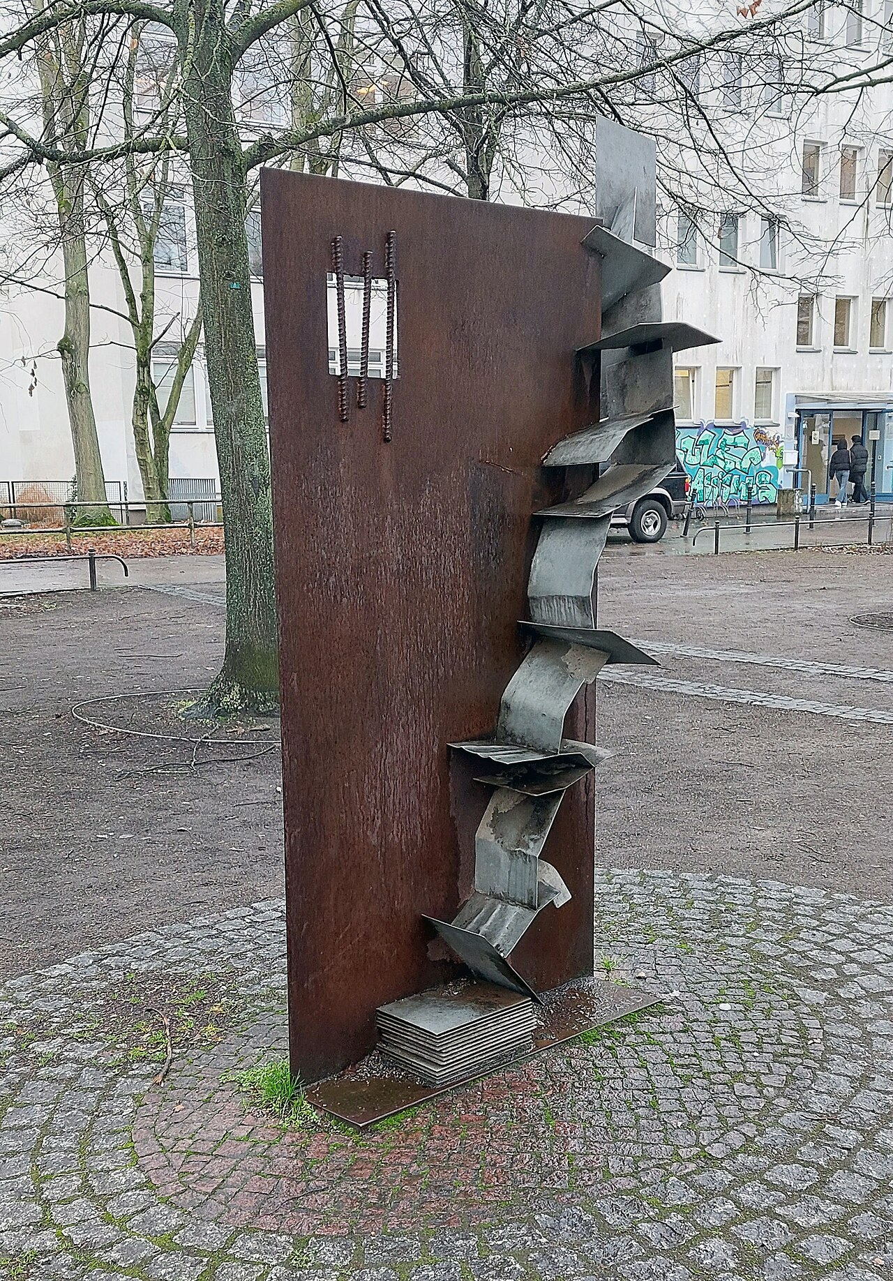 Sculpture, " Bürger im Widerstand, Rote Kapelle ", 2011, Schulze-Boysen-Straße 12, Berlin-Lichtenberg , Germany
