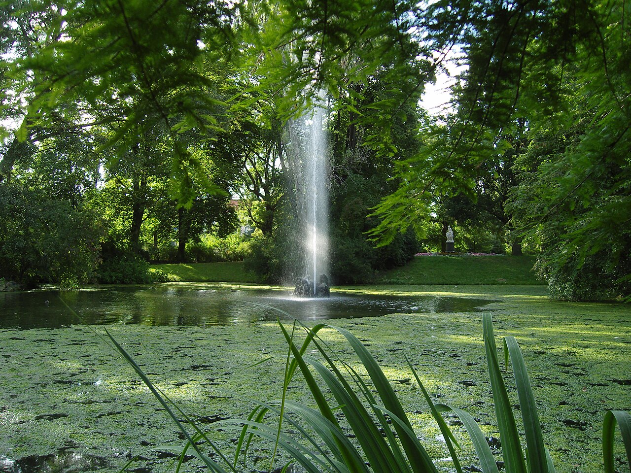 Teich in der Bürgerwiese mit Fontäne, Entstehungszeit 1861, Schöpfer Peter Joseph Lenné