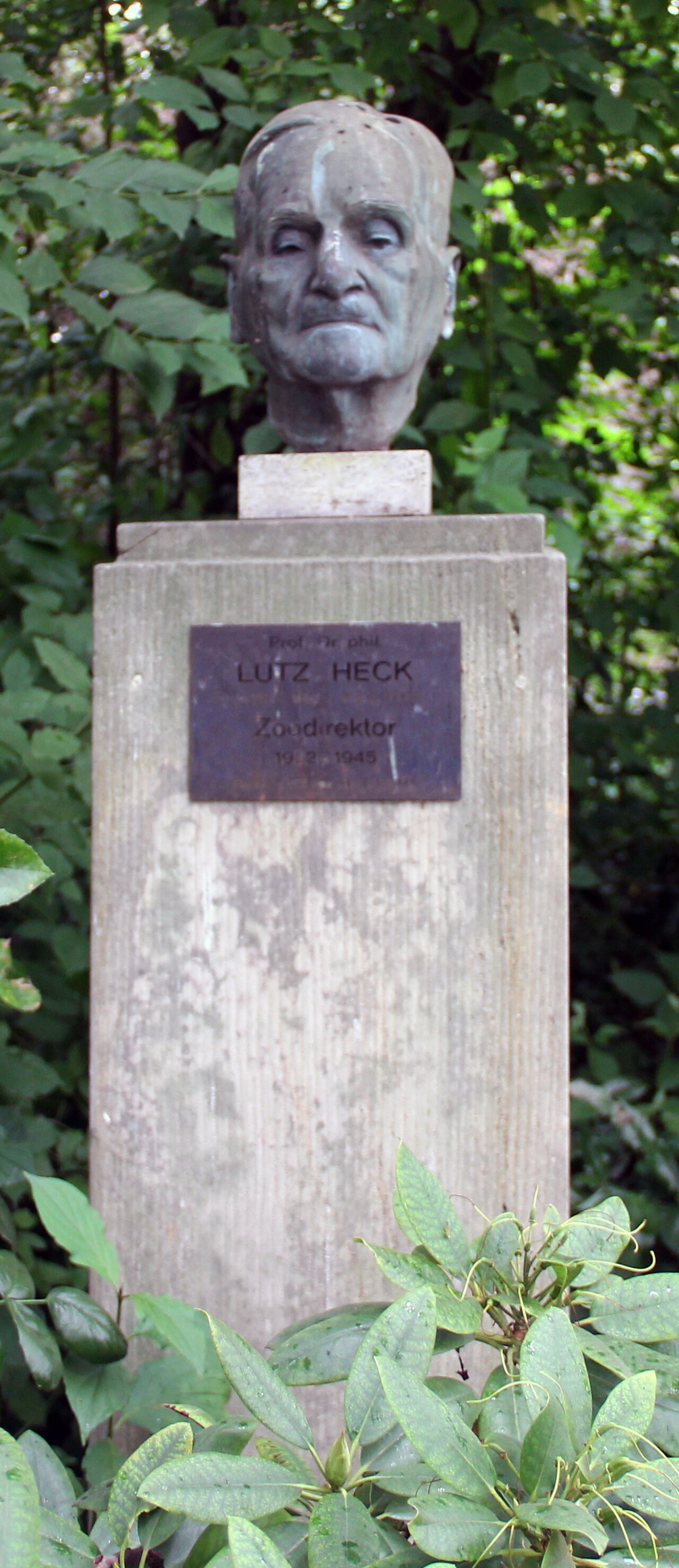 Bust, Lutz Heck , Hardenbergplatz 8, Berlin-Tiergarten , Germany