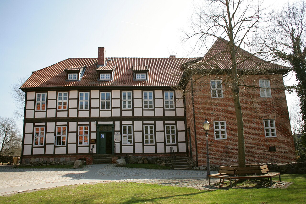 Herrenhaus mit Tourist-Information, Burg Bodenteich, Burgstraße in Bad Bodenteich