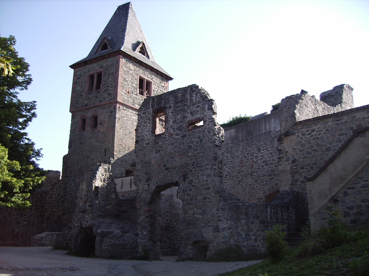 Ruins of the inner castle of Burg Frankenstein
