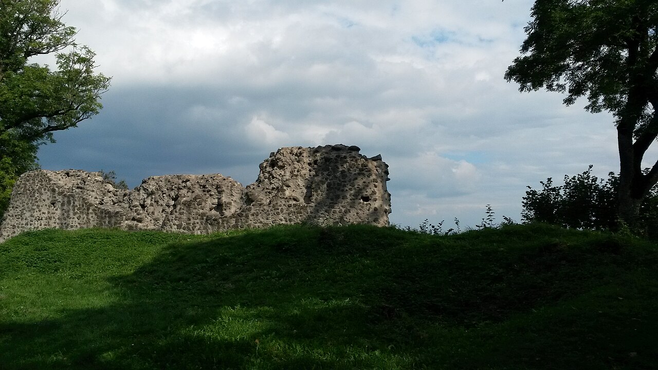 Burgruine auf dem Hohenhewen
