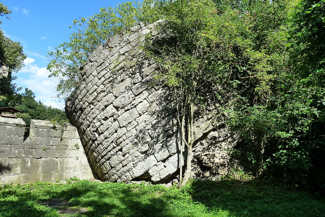 Rest vom Bergfried der Burg Landeswehre in Meiningen, heute integriert in das Schloss Landsberg