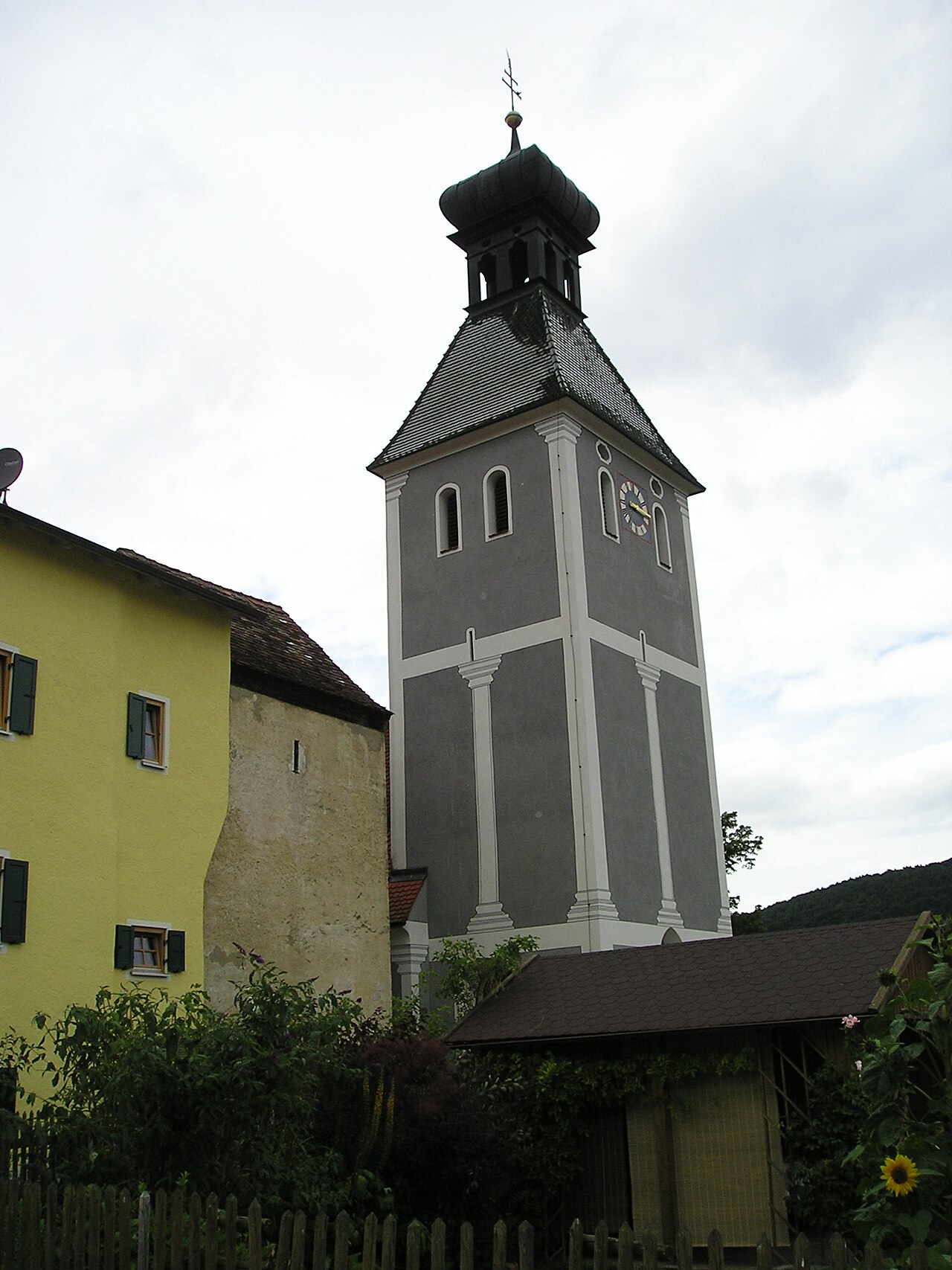 Pfalzpaint_Landkreis_Eichstätt,_Kirche_und_Adelssitz
