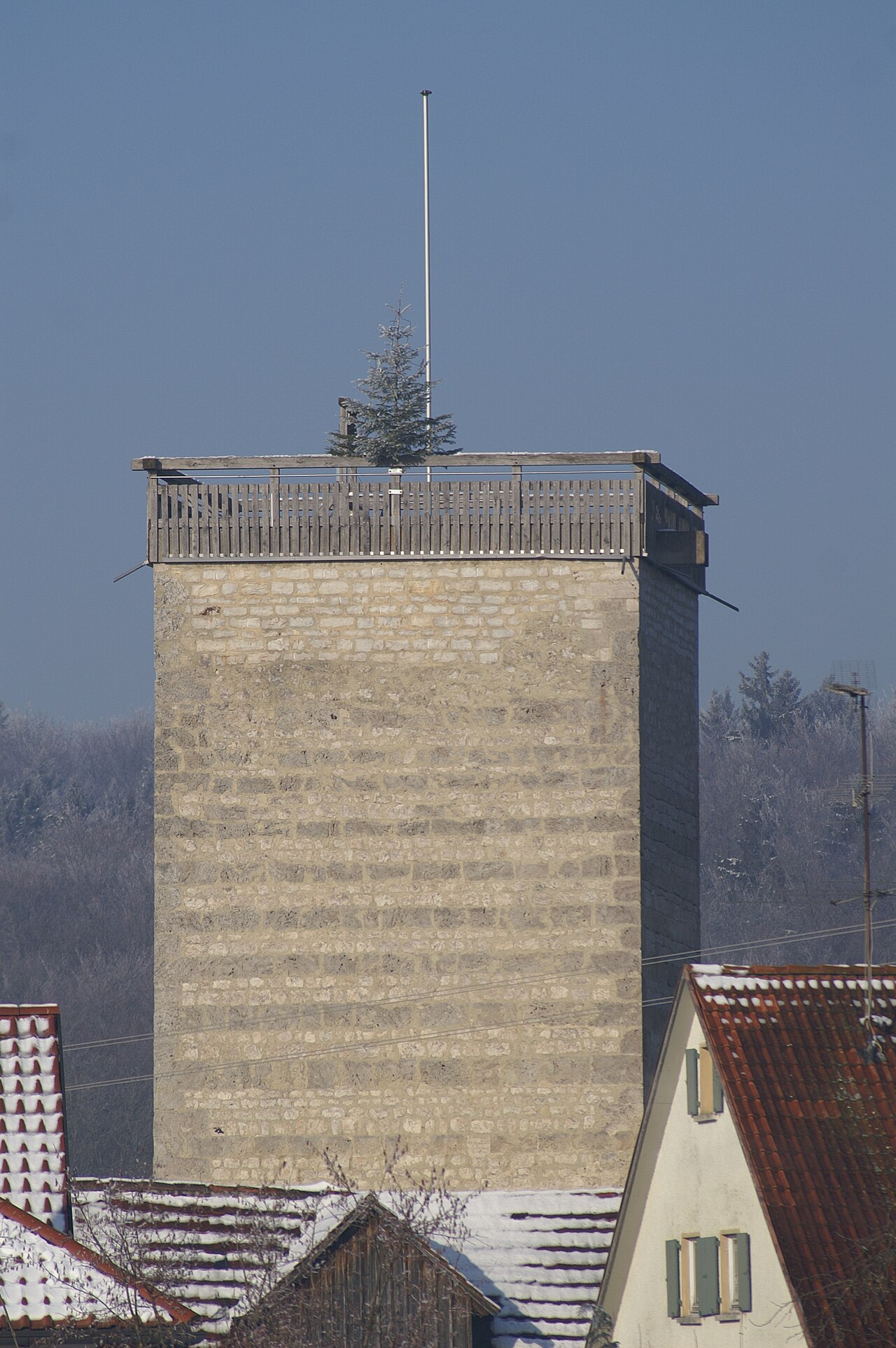 Bergfried der Burg Reichenstein im Alb-Donau-Kreis, Ansicht von Süden