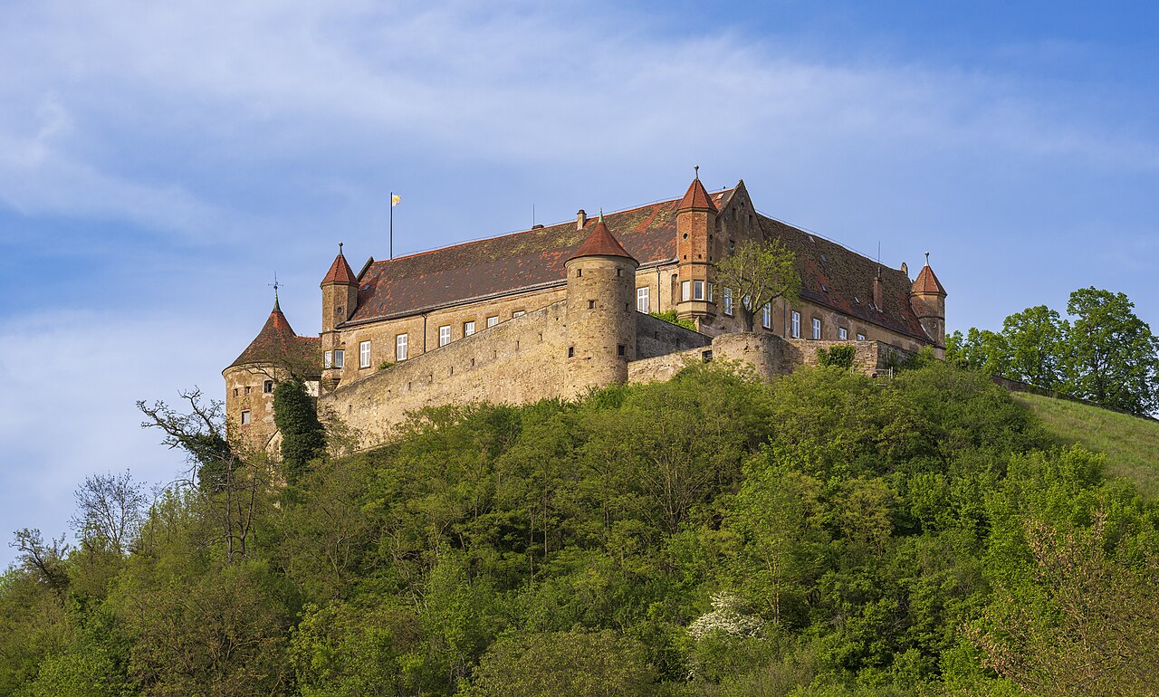 Untergruppenbach (Landkreis Heilbronn): Burg Stettenfels , Ansicht von Süd-Südwesten im Frühling