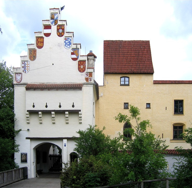 Burg Gruenwald Eingangstor Photograph: Rufus46 Date: 05