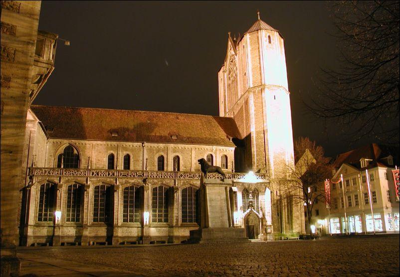 Brunswick, Burgplatz at night