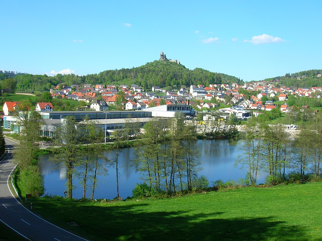 Ansicht von Ort und Burgruine Flossenbürg aus südlicher Richtung