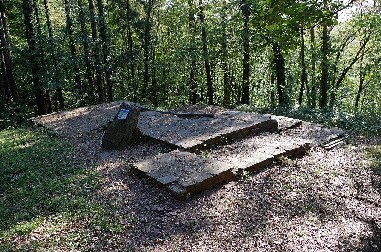 Die heute noch sichtbaren Überreste der Burg Kleinsteinbach