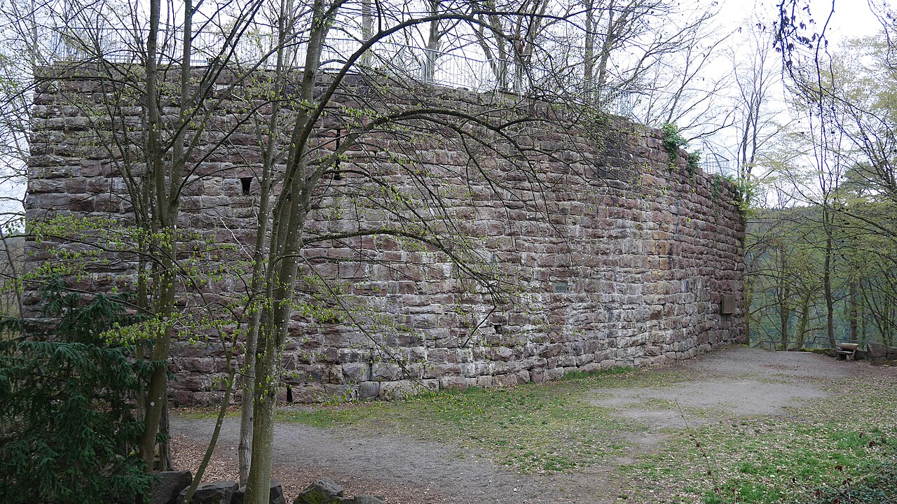 Burgruine Kräheneck Schildmauer