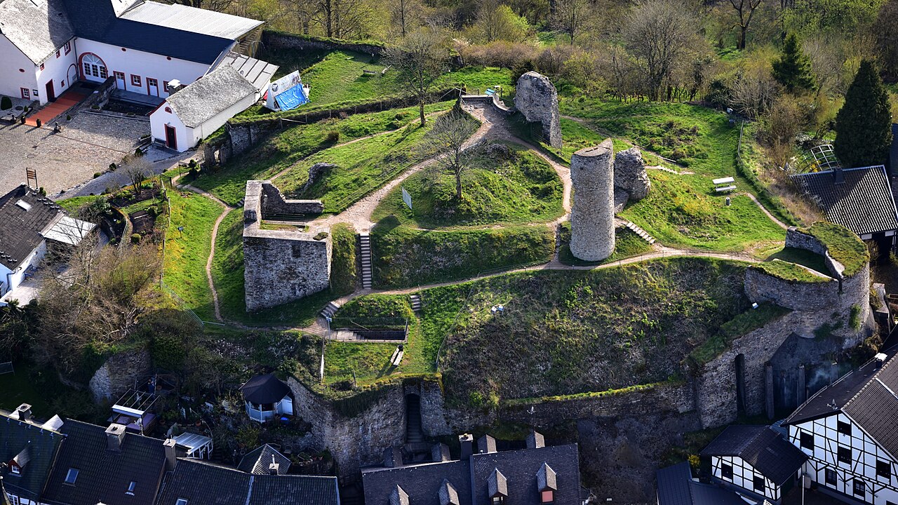 Burg Kronenburg, Luftaufnahme (2016)