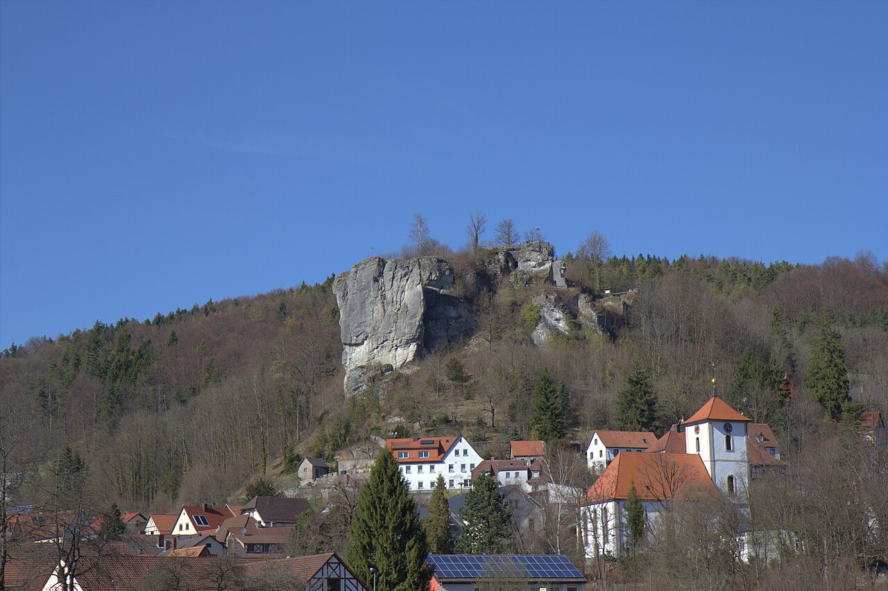 Burgruine Streitberg - Ansicht des Burgfelsens aus südlicher Richtung