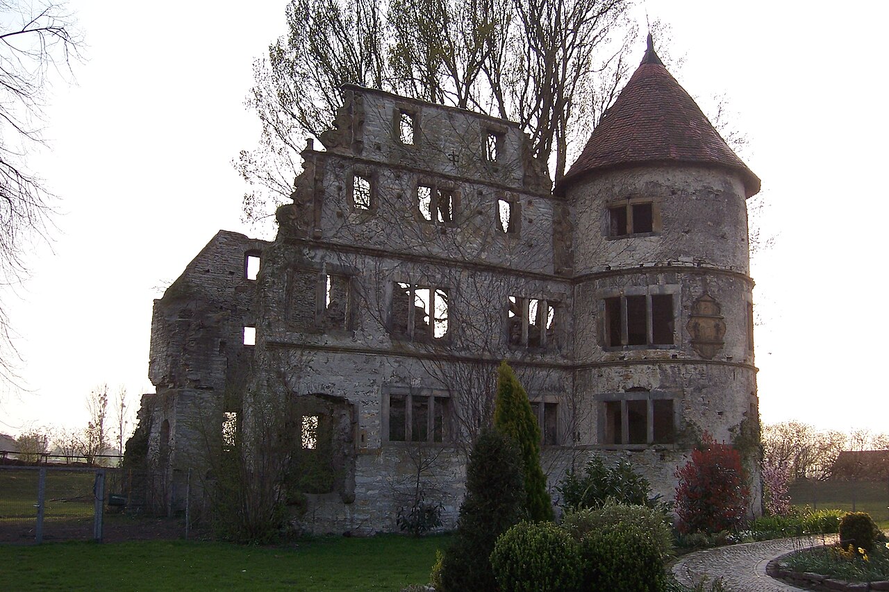 Ruine der Vernaburg (auch Krewetburg genannt) in Verne