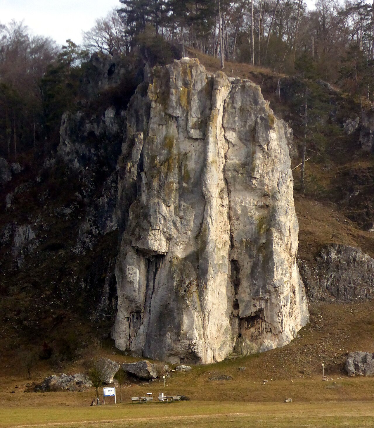 Der Burgsteinfelsen im Altmühltal