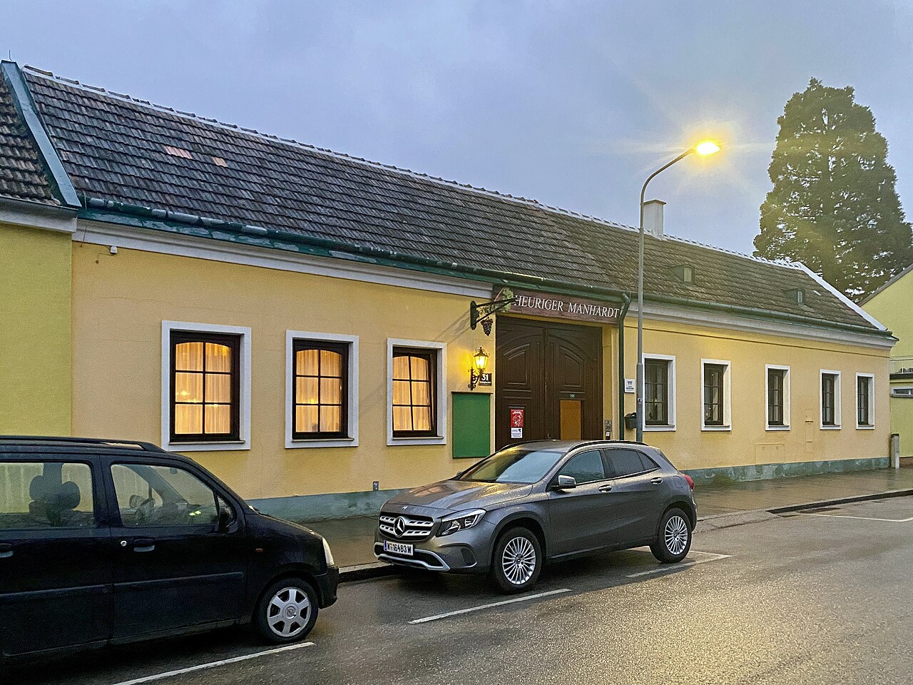 Weinbau und Heuriger Manhardt in Wien-Oberlaa