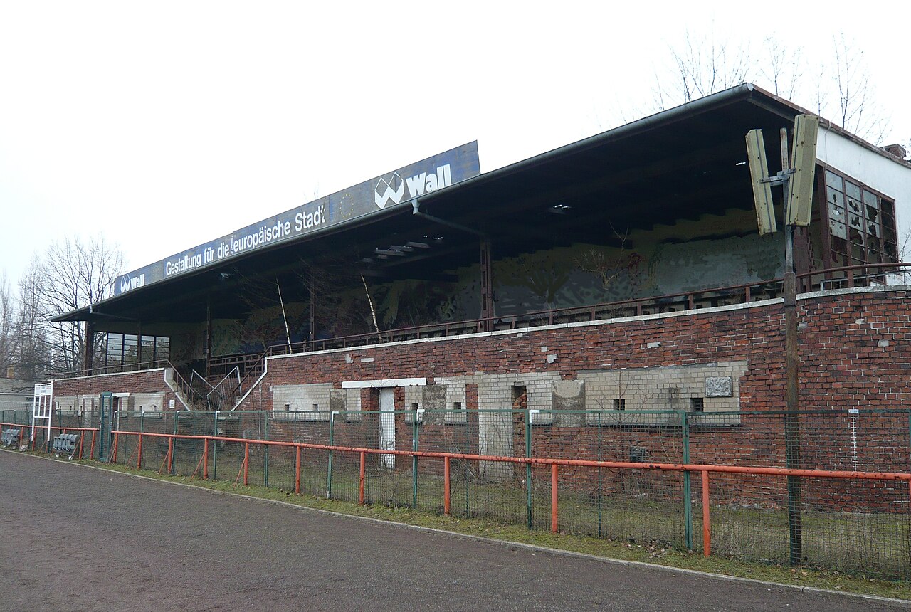 BVG-Stadion, Tribüne gesamt