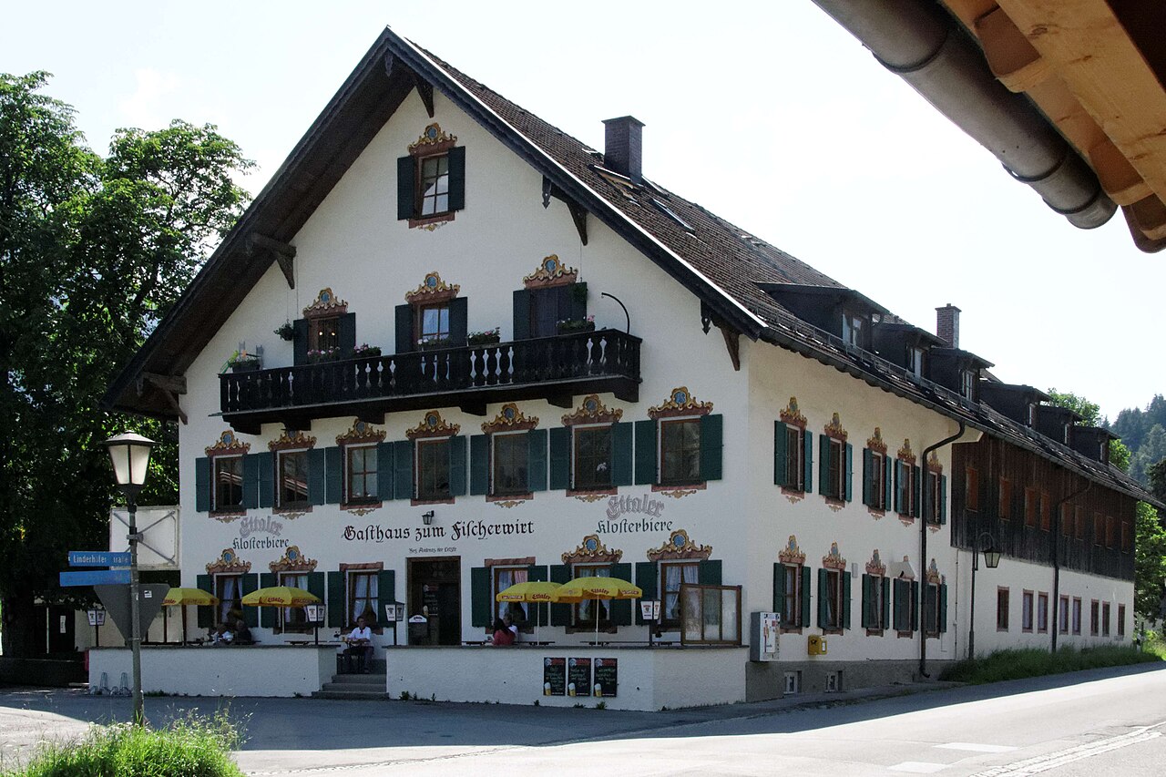 Ettal, Gasthaus zum Fischerwirt in der Linderhofer Straße 15 im Ortsteil Graswang