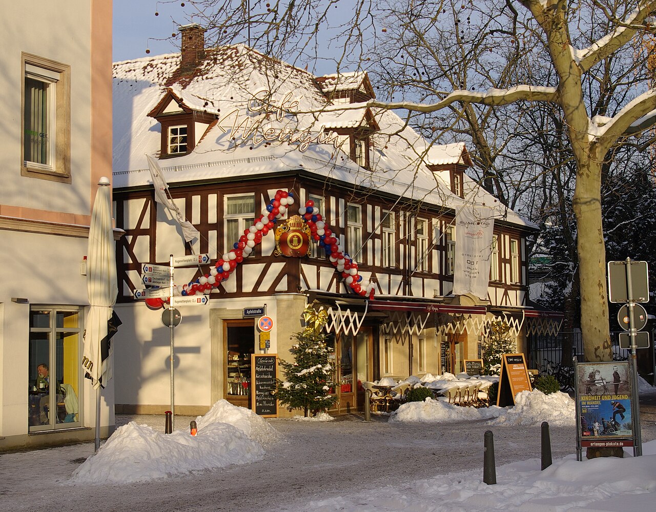 Das 1863 eröffnete Café Mengin am Schlossplatz 5 in Erlangen