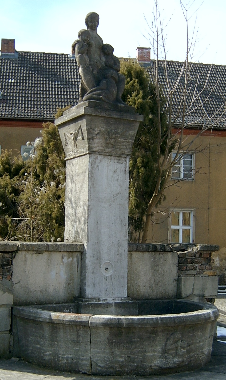 Caritas Fountain in Frankfurt (Oder), Karl-Sobkowski-Straße