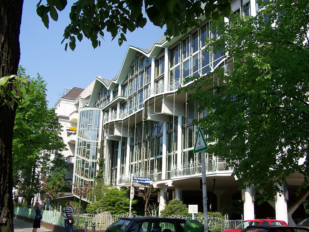 Doppelturnhalle des Architekten Hinrich Baller in der Schloßstraße in Berlin-Carlottenburg