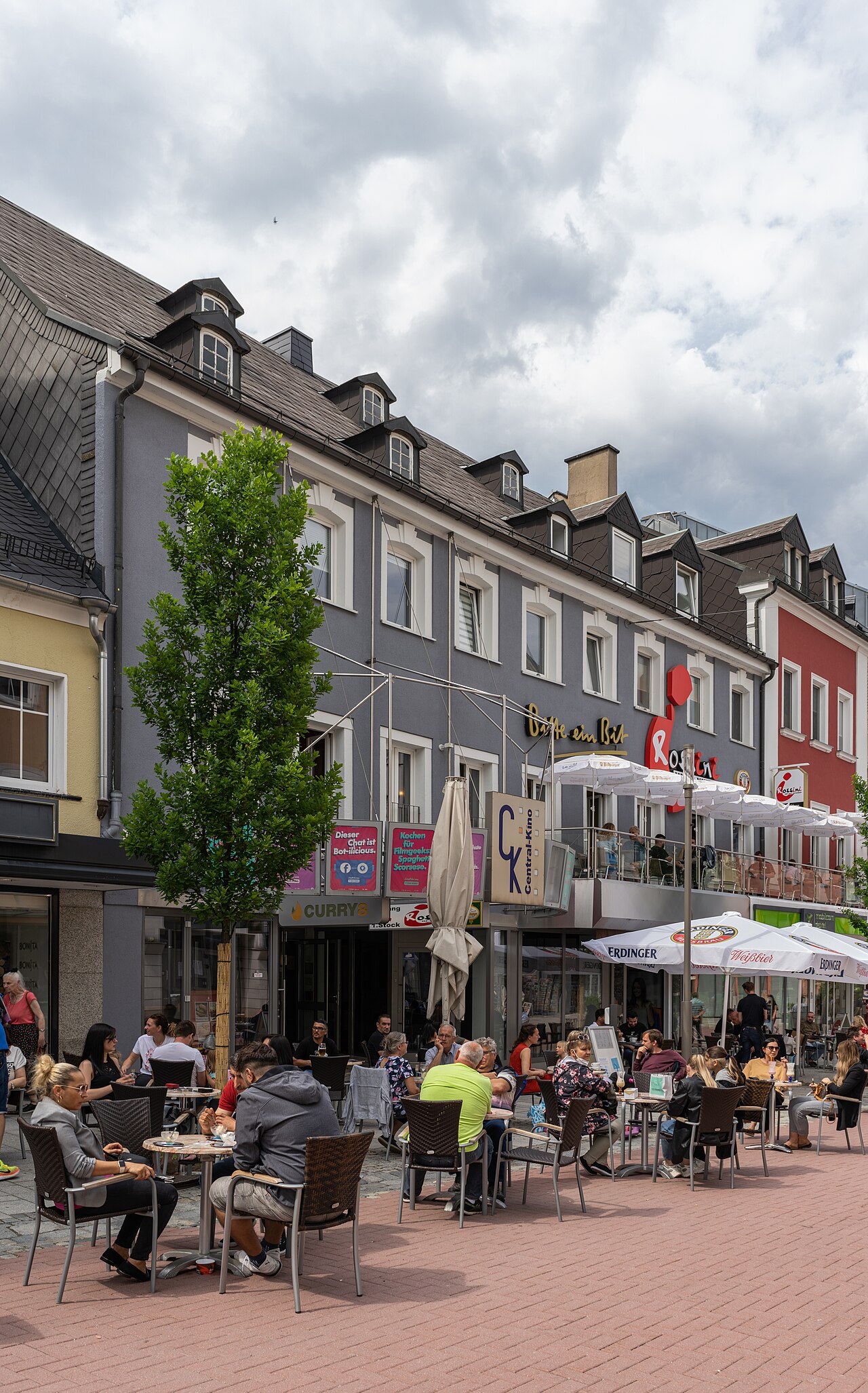Bustle in the old town of Hof during low incidence (SARS-CoV-2)