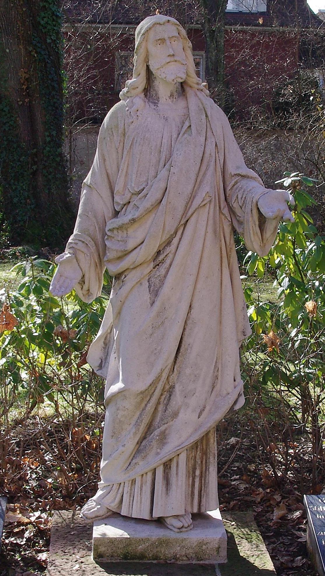 Betti Fischers Grabdenkmal von Julius Seitz, der Stifterin der Erlöserkirche