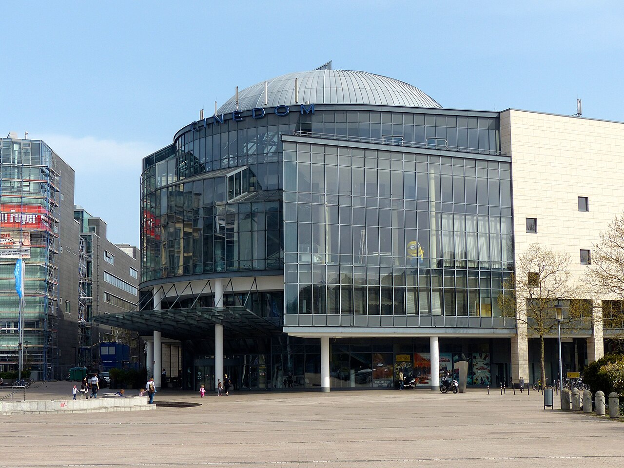 MediaPark Köln Cinedom auf der Plaza