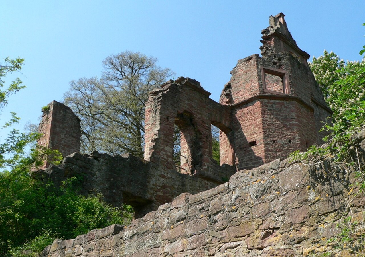 Die Ruine Collenburg oberhalb von Collenberg am Main, Germany