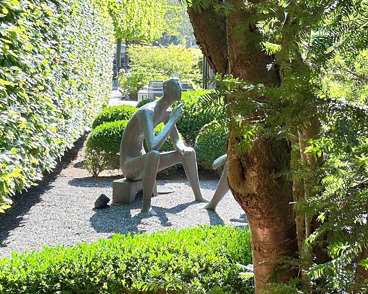 Skulptur "Das Gespräch" von Erich Fritz Reuter , Überseering 45, City Nord, Hamburg-Winterhude