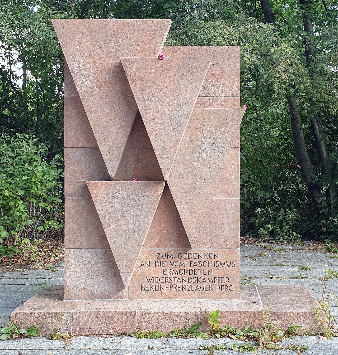 Memorial stone, Widerstandskämpfer by Werner Richter , 1979, Diesterweg ggü