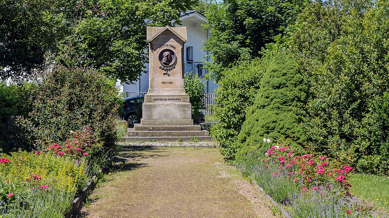 Bad Blankenburg Fröbel-Denkmal Schwarzburger Straße