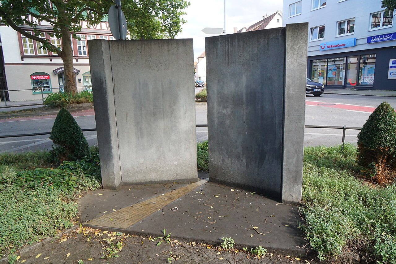 Denkmal für die Familie Ullmann am Domo