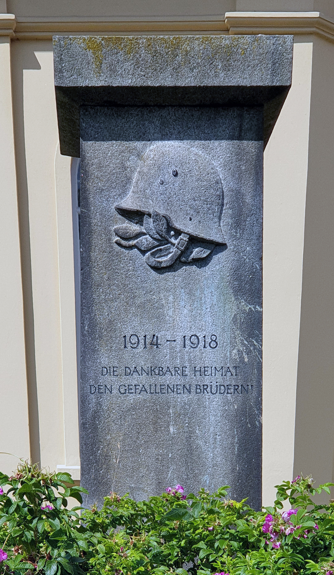 Memorial, Weltkriegsopfer , Dorfplatz, Berlin-Bohnsdorf , Germany