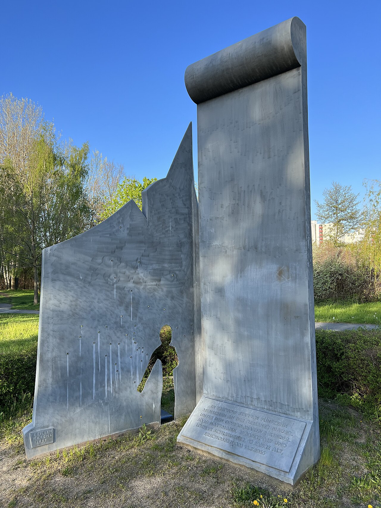 Denkmal der Maueropfer am Mauerweg in Berlin-Plänterwald