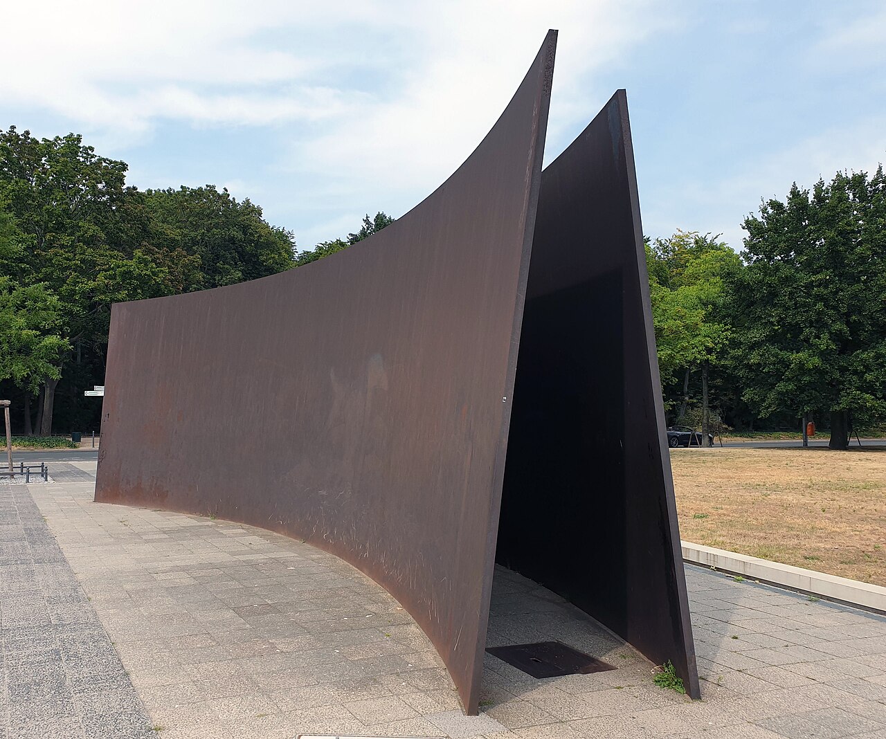 Sculpture," Berlin Junction " by Richard Serra , 1987, Tiergartenstraße 4, Berlin-Tiergarten , Germany