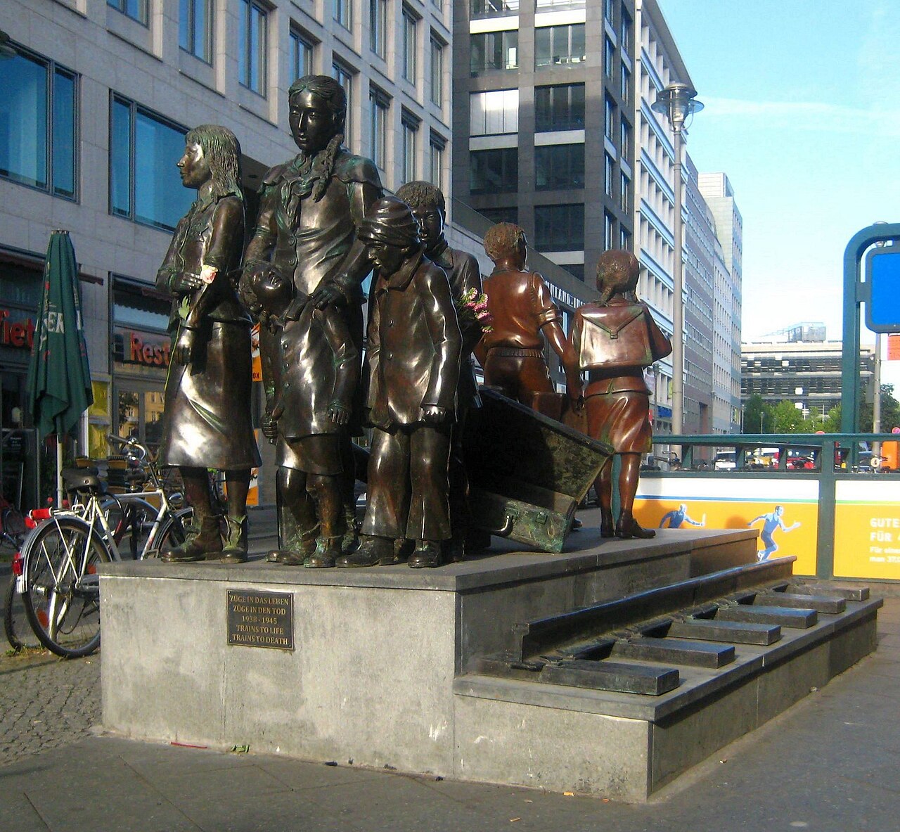 Foto von Denkmal zur Erinnerung an Kindertransporte